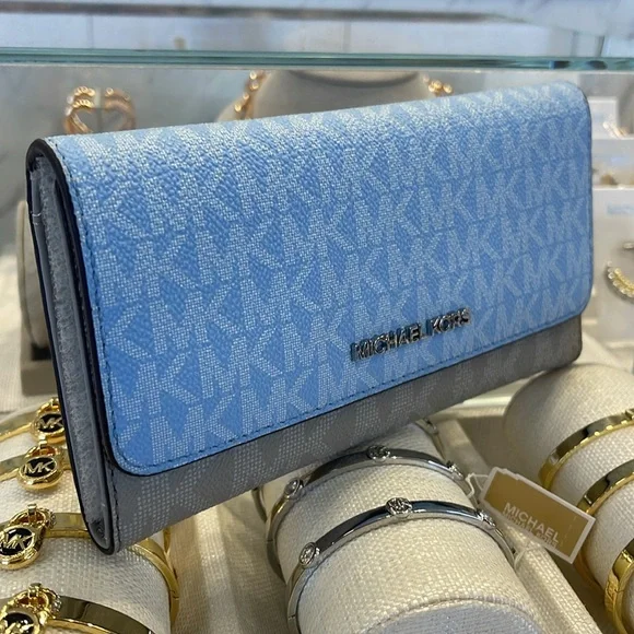 Michael Kors Jet Set Travel Signature Logo Tri-Fold WalletCOLOR LT SKY MLTNWT